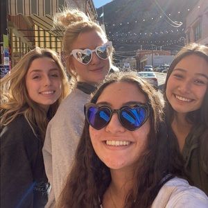 Meet your Posher, Ashley